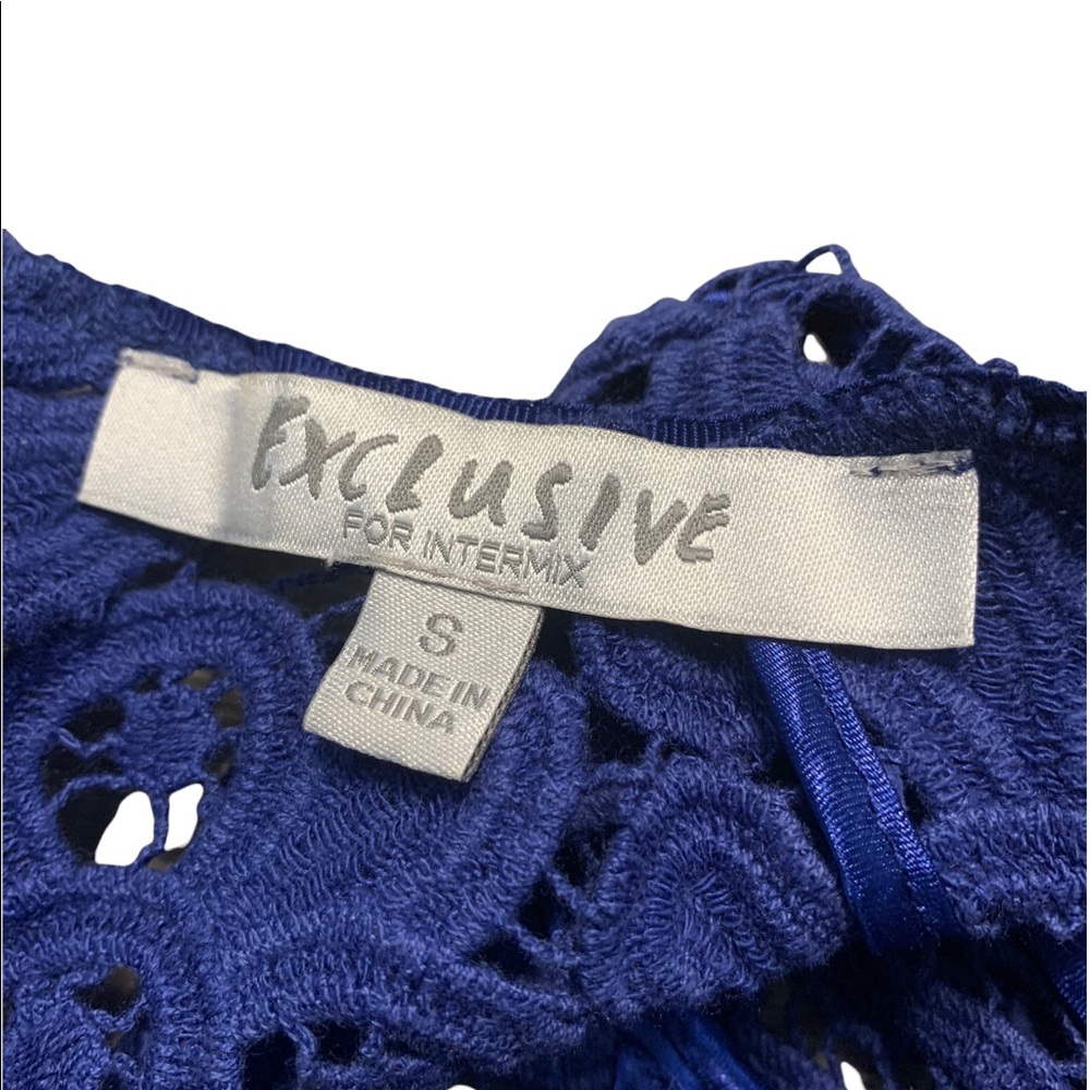 INTERMIX Exclusive Lace Eyelet Zipper Back Top Size S - Picture 9 of 11